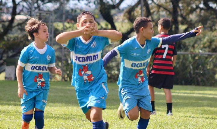 Alunos do Projeto Lobinho participam de festival esportivo do Girassol