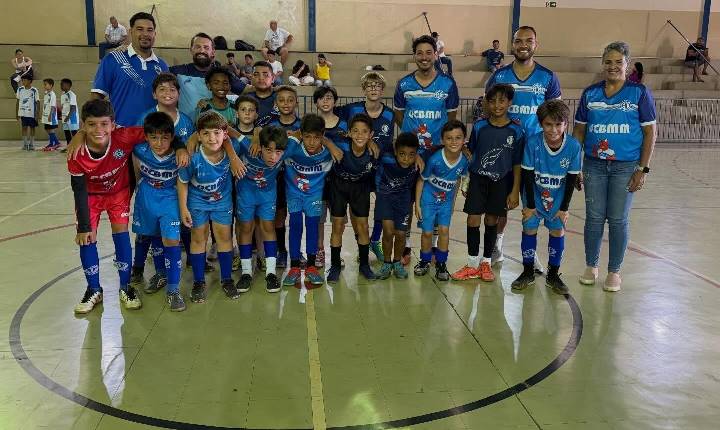 Alunos do Projeto Lobinho participam de jogo-treino contra a equipe do Rio Branco