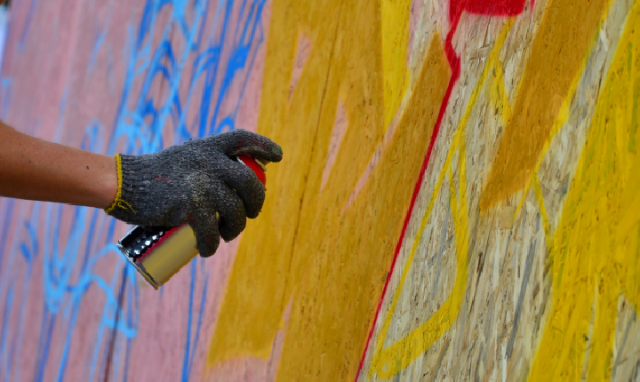 Araxá abre inscrições para oficinas de graffiti e transformação artística do muro do ATC