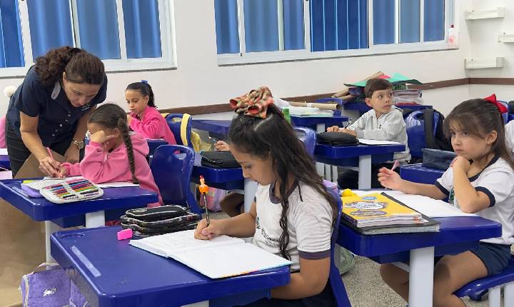 Araxá garante pagamento do piso nacional do magistério e se destaca em levantamento do TCE-MG