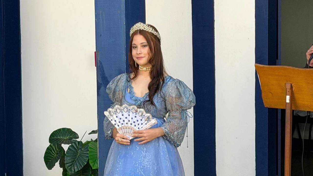 Museu Dona Beja recebe vestido usado por Grazi Massafera em novela da HBO