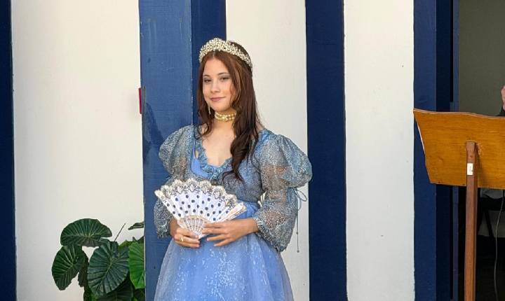 Museu Dona Beja recebe vestido usado por Grazi Massafera em novela da HBO