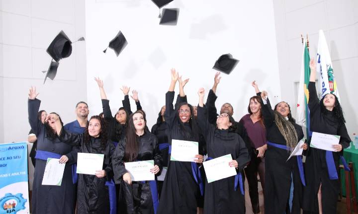Prefeitura de Araxá forma 36 alunos da EJA e mantém matrículas abertas o ano todo