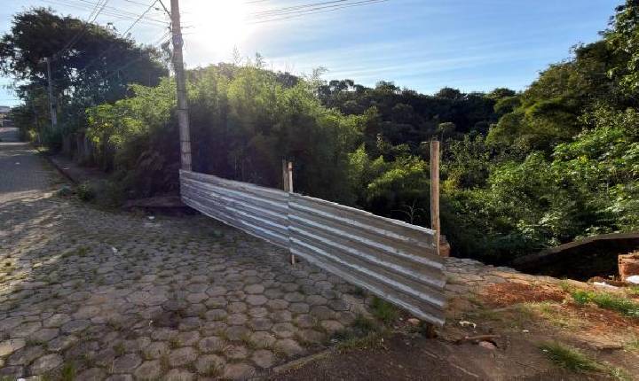 Prefeitura inicia obras para recuperação de erosão no bairro Jardim América