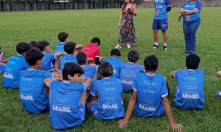 Projeto Lobinho promove palestra sobre saúde mental para alunos