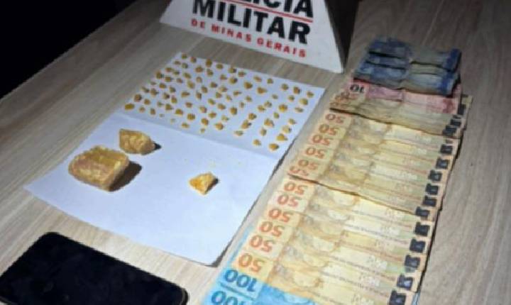 Suspeito é preso por tráfico com mais de 80 pedras de crack em Araxá