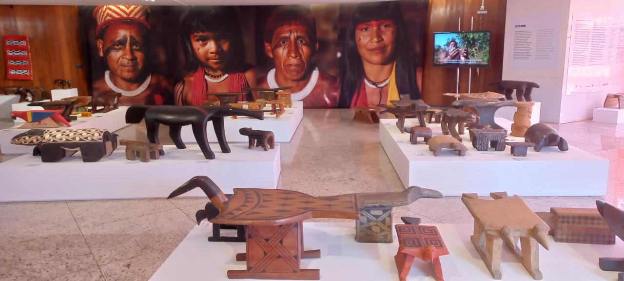 Exposição “Bancos indígenas do Brasil”