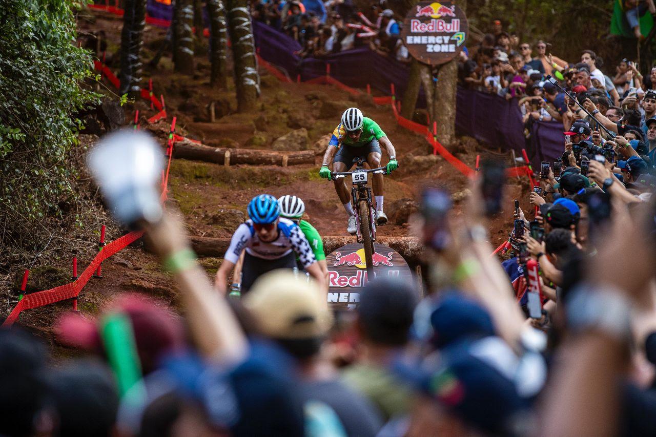 Copa do Mundo de MTB: Samara Maxwell e Victor Koretzki dominam a primeira etapa com vitória no XCO