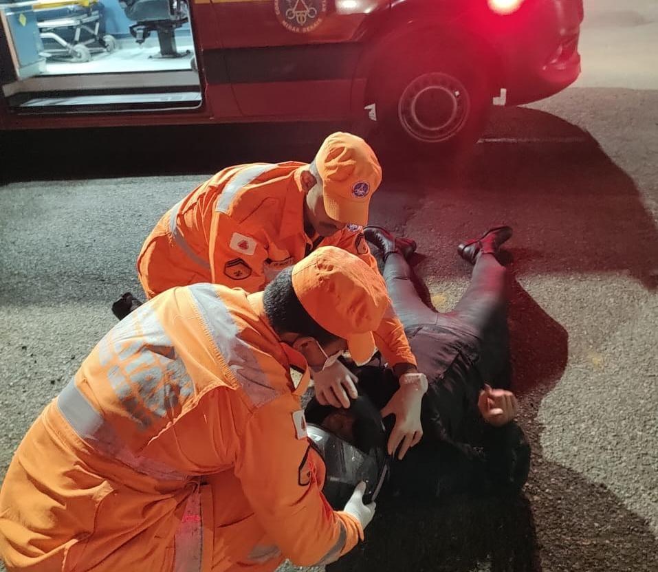 Acidente envolvendo moto e carro deixa ferido no Jardim Europa