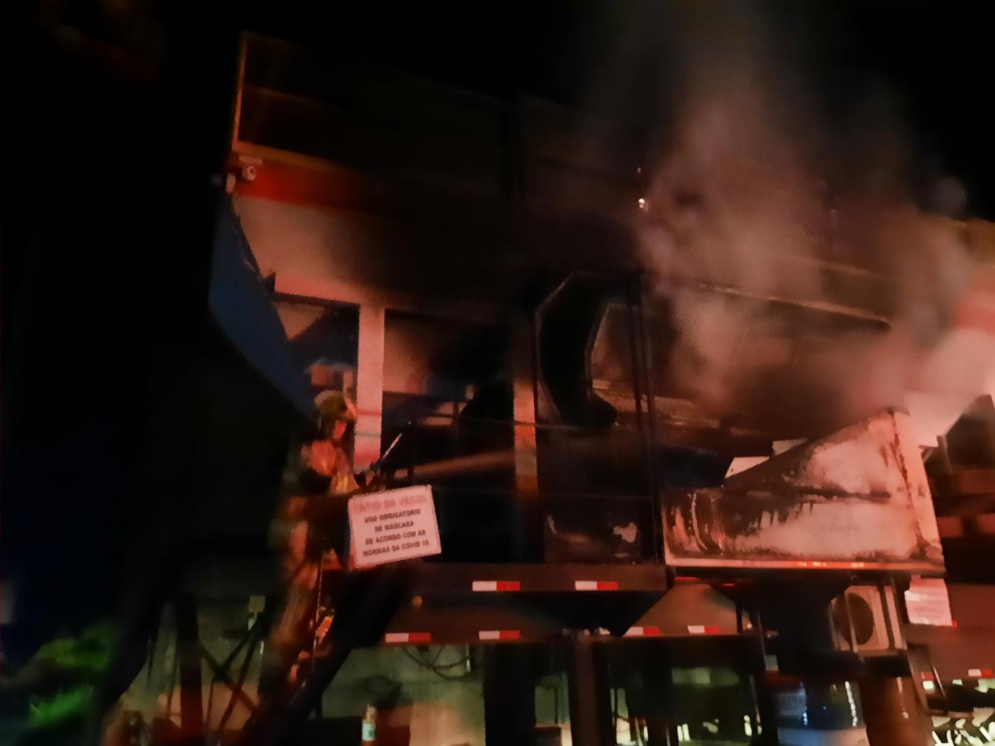 Incêndio em central de energia elétrica mobiliza bombeiros no Distrito Industrial