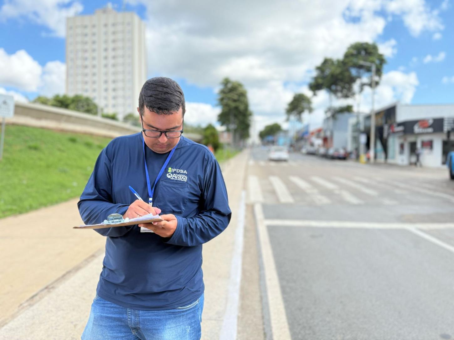 Prefeitura de Araxá reforça conscientização sobre proibição de propagandas irregulares em vias públicas