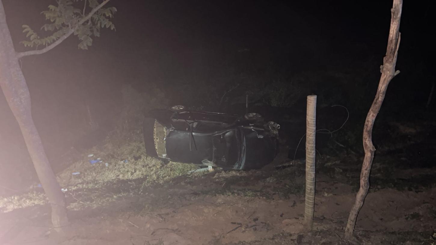 Colisão entre carro e moto deixa um morto e dois feridos na BR-262