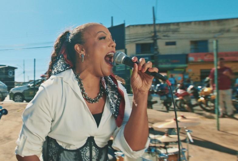 Com apresentações ao vivo, “Dias Distantes” é o   novo clipe da Banda Peixe Piloto