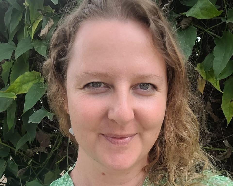 Escritora radicada em Araxá vence concurso nacional e fará lançamento na Bienal do Livro Rio 2025