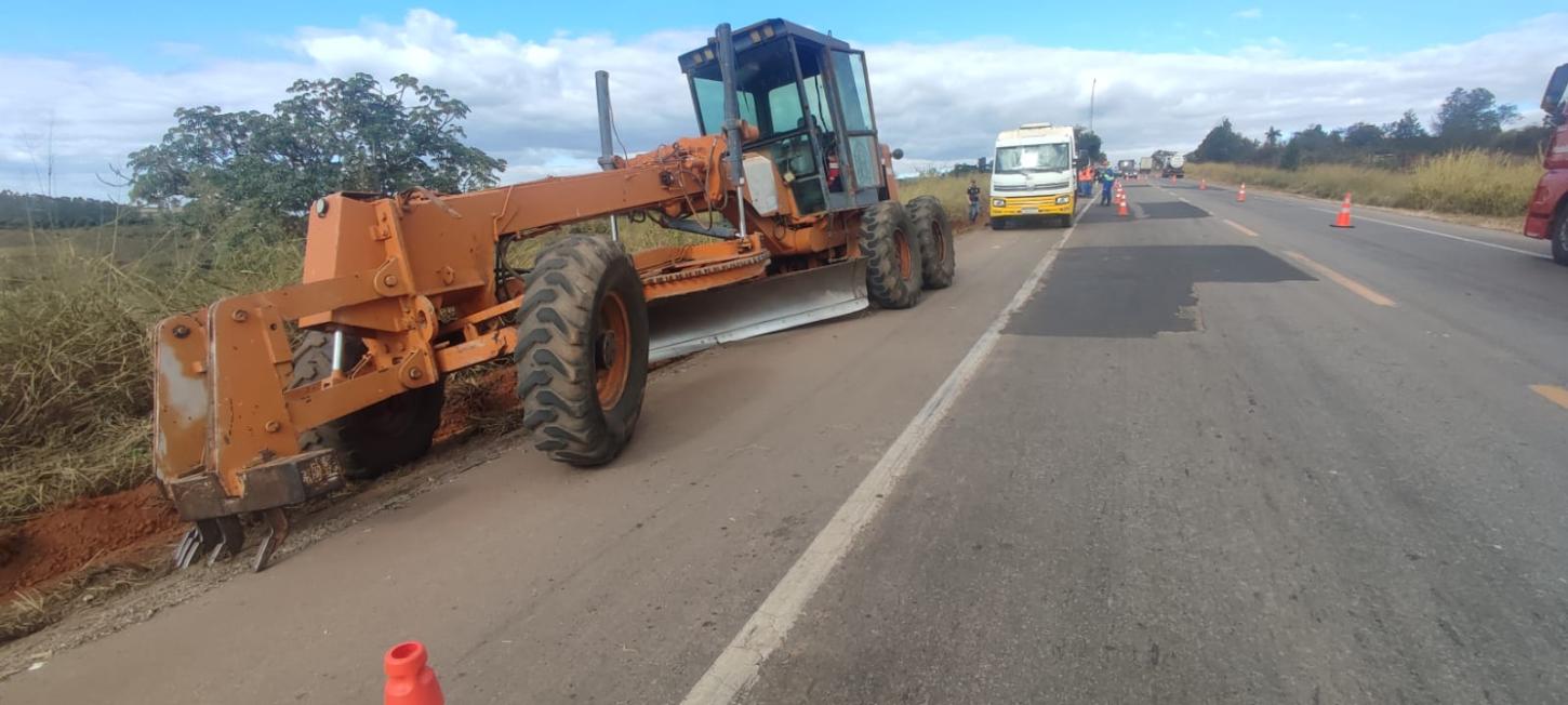 Funcionário morre atropelado por caminhão durante trabalho de limpeza na BR-262