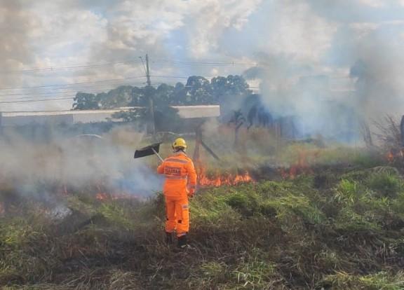 Incêndio atinge área de 10 mil m2 em Araxá