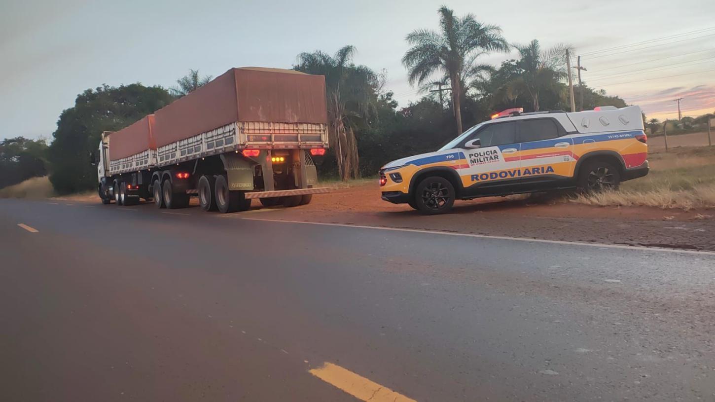 Motorista de carreta é preso por embriaguez ao volante na MG-190