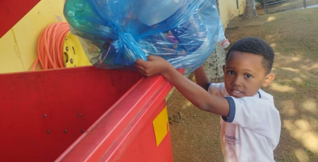Projeto piloto “Saco Azul” arrecada quase uma tonelada de materiais recicláveis em quatro semanas