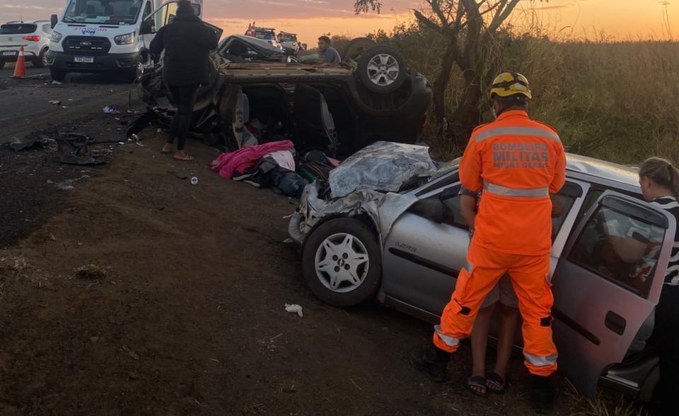 Acidente com caminhão e três carros deixa nove feridos na BR-262