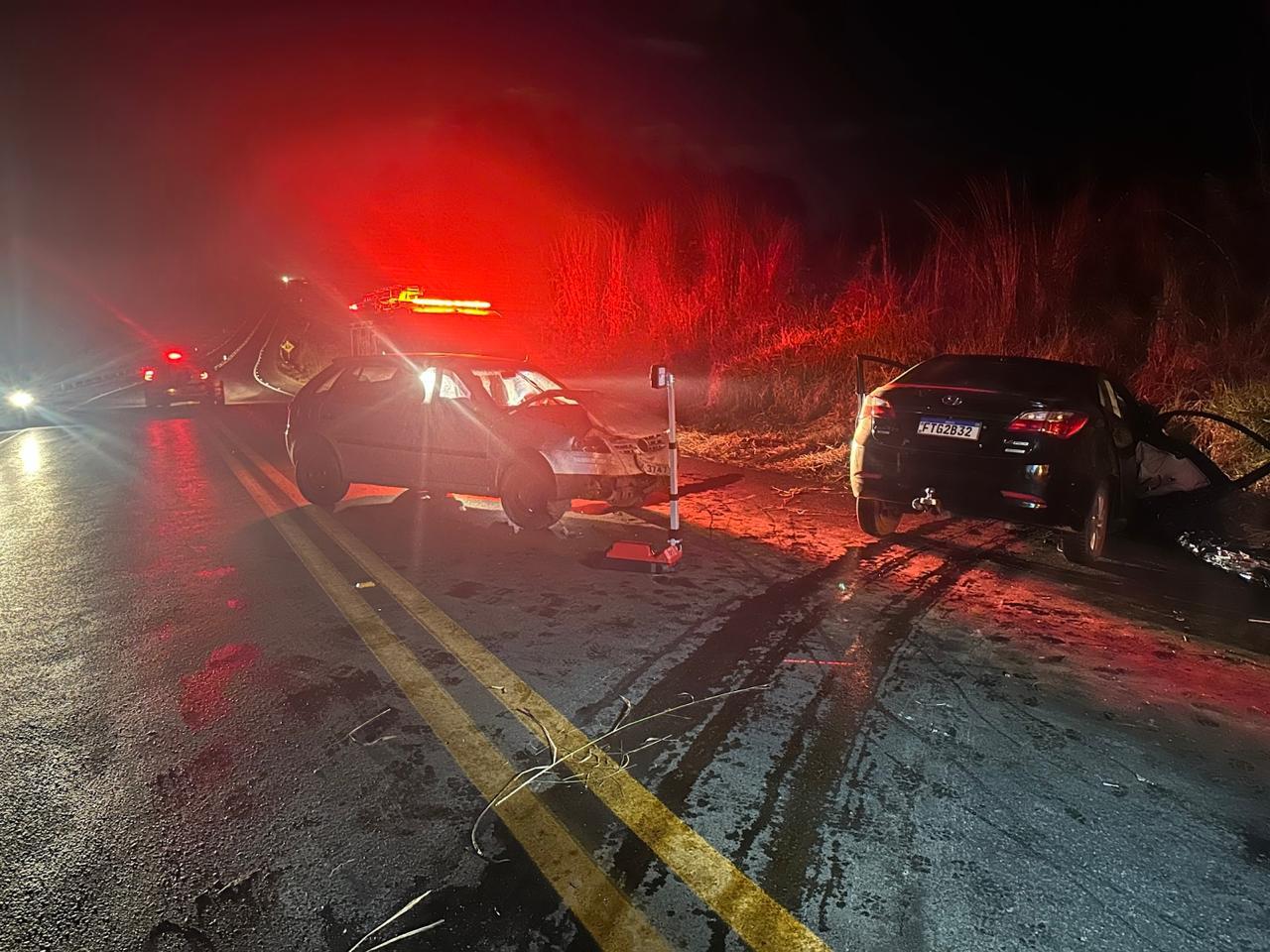 Acidente com três veículos deixa dois mortos e quatro feridos no Alto Paranaíba