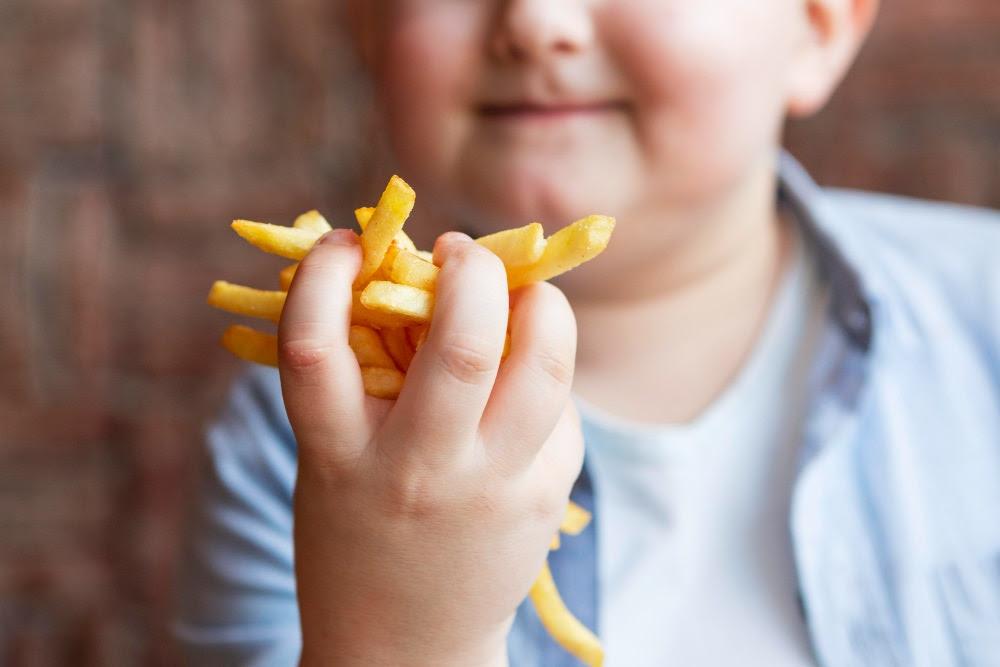 Casos de obesidade infantil crescem no Brasil e preocupam especialistas