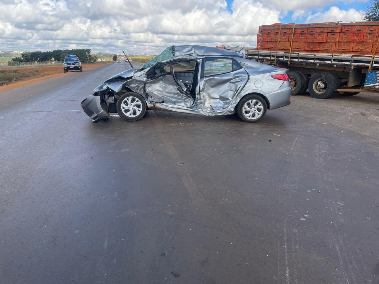 Colisão entre três veículos deixa feridos na BR-354