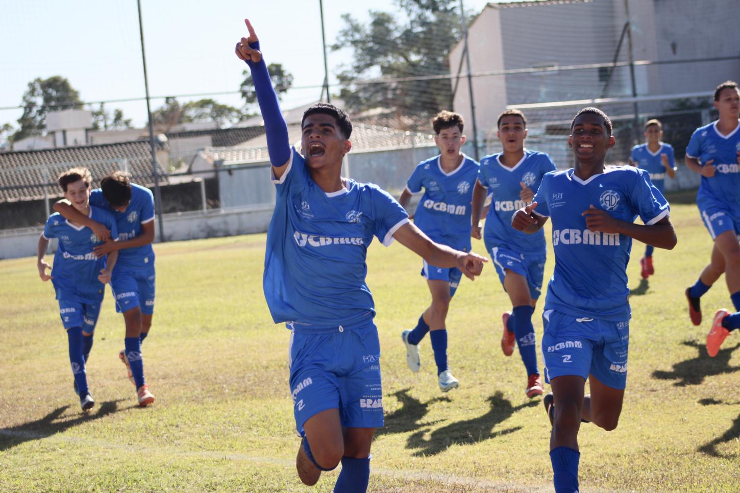 Dínamo vence Democrata nas categorias Sub-15 e Sub-17 e mantém invencibilidade no Campeonato Mineiro