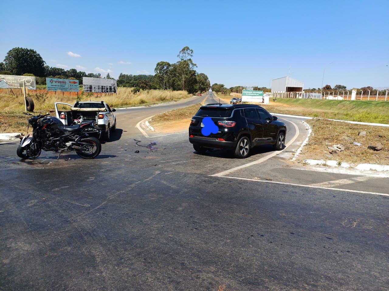 Motociclista morre em colisão com carro no trevo da BR-365 