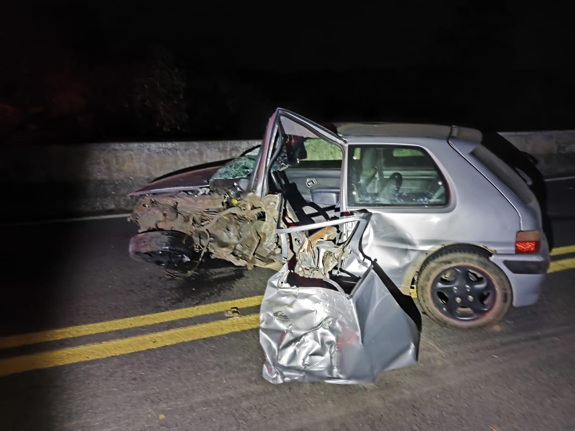 Motorista inabilitado sofre acidente grave em ponte na LMG-740, em Presidente Olegário