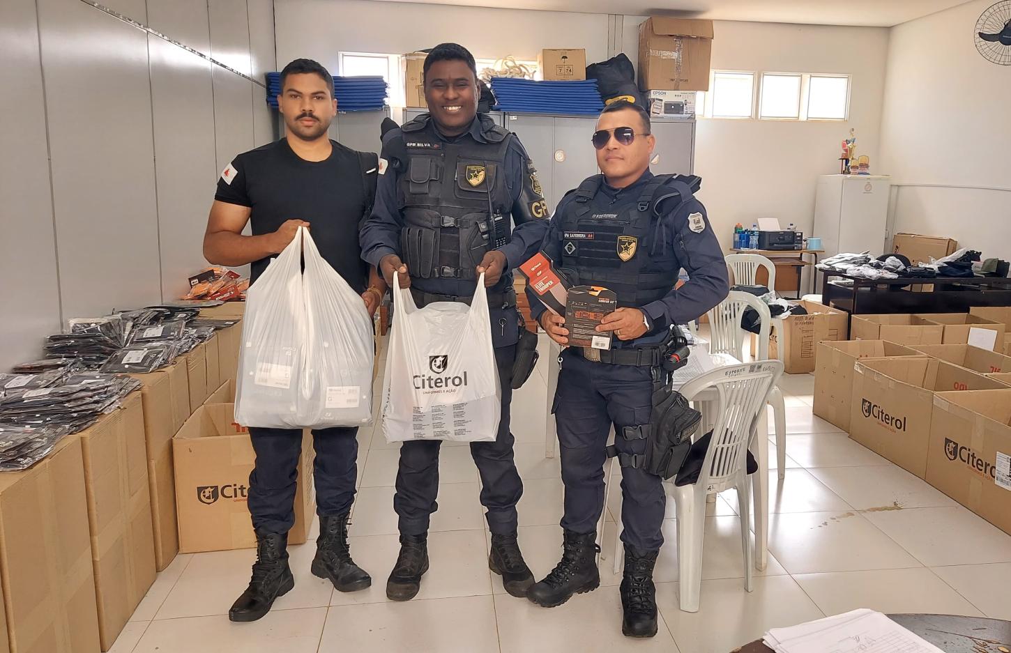 Servidores da Segurança Pública recebem auxílio-fardamento em Araxá