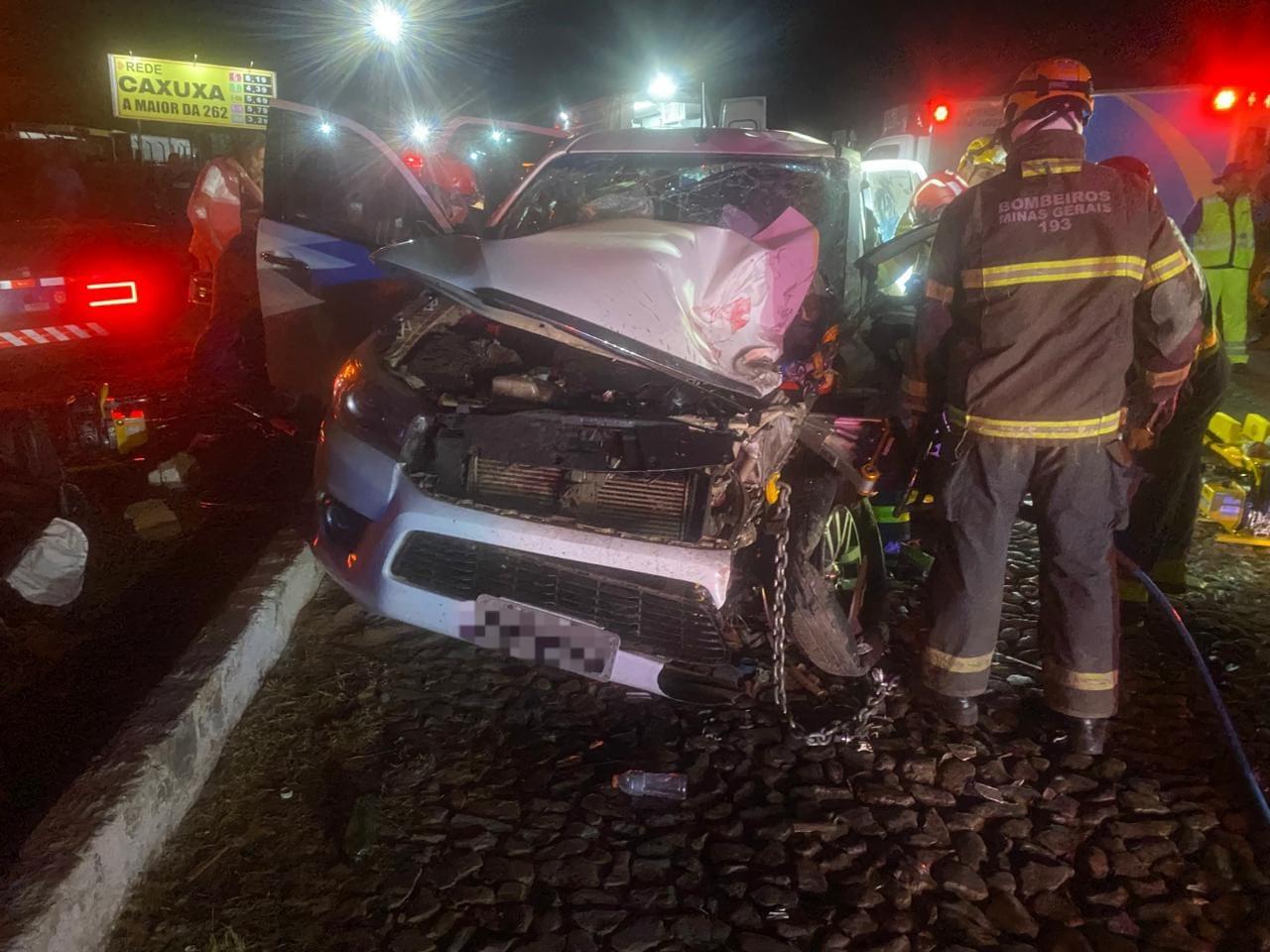 Acidente na BR-262: motorista fica preso às ferragens por duas horas