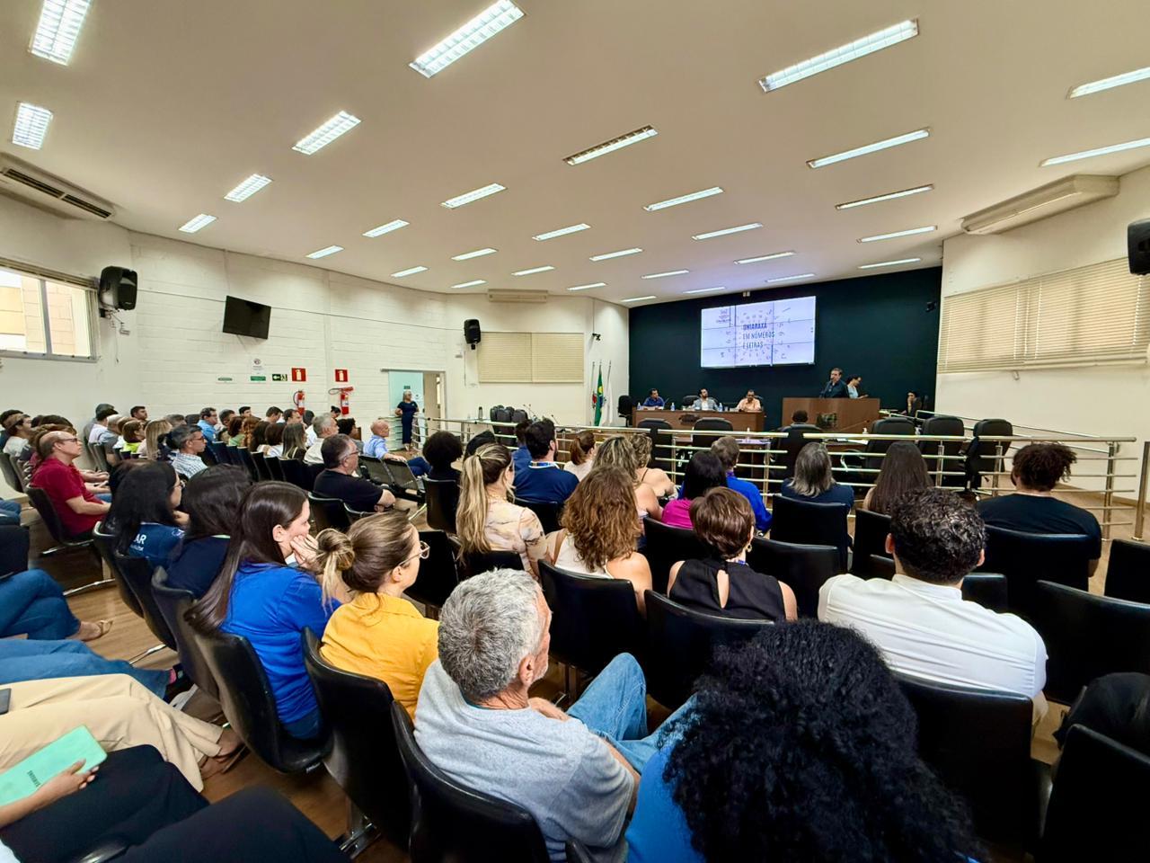 Câmara Municipal realiza Sessão Solene em comemoração aos 53 anos do Uniaraxá