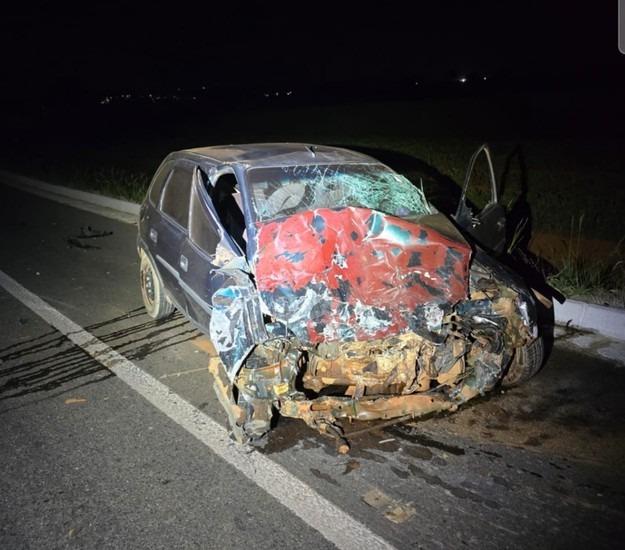 Colisão frontal na BR-146 deixa um morto e um ferido 