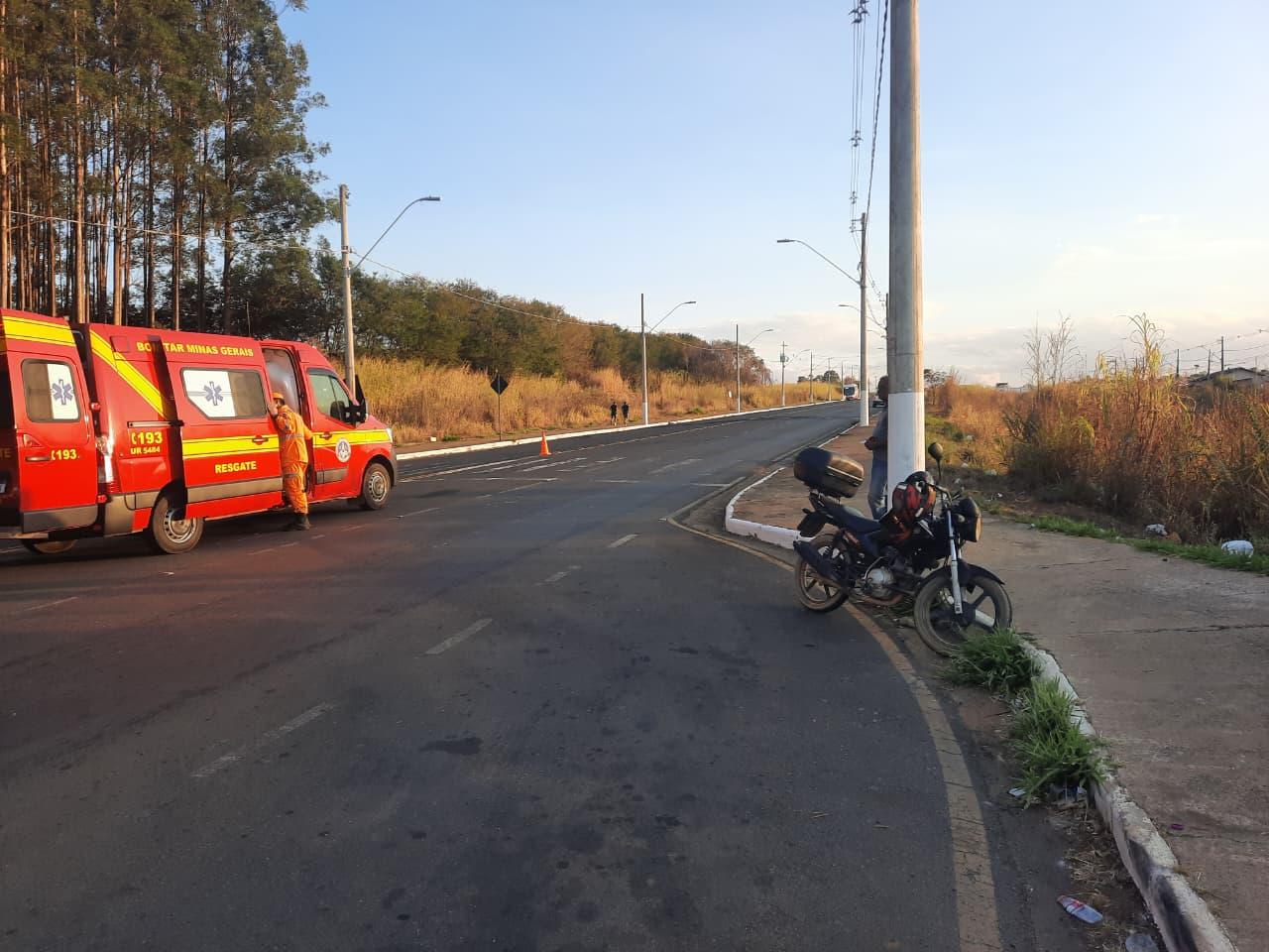 .Motociclista fica ferido em colisão com carro em Araxá