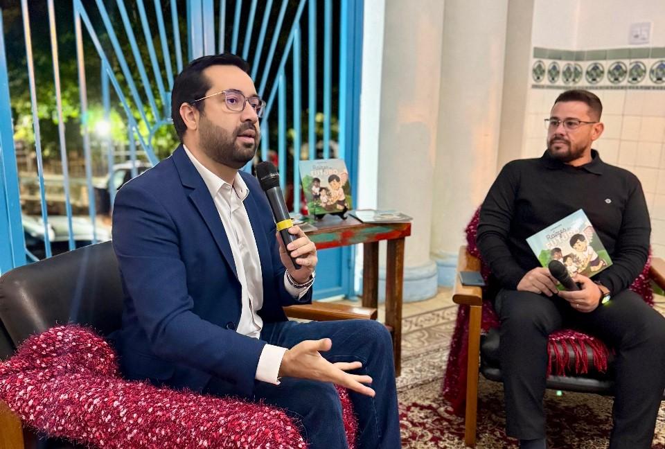 Raphael Rios lança primeiro livro e mobiliza comunidade para a consciência ambiental