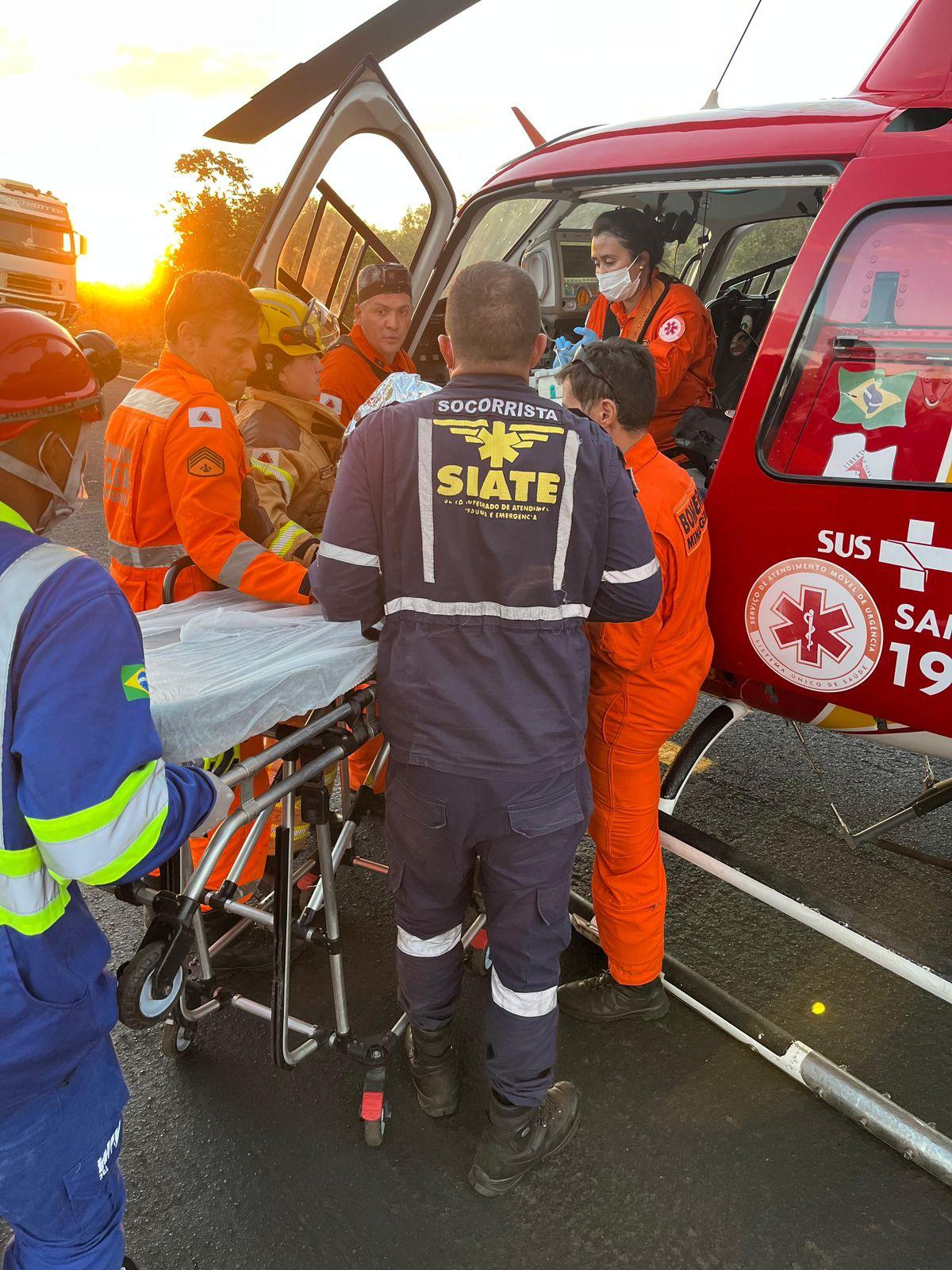 Colisão frontal deixa motorista em estado grave na BR-262