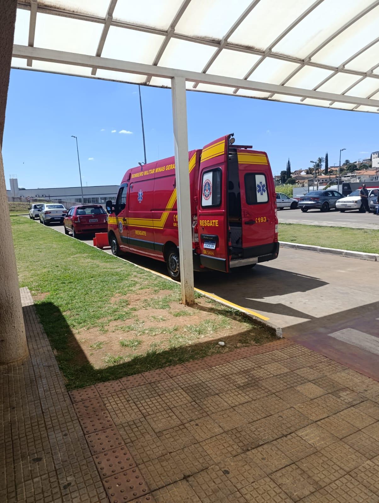 Homem é agredido com pedaço de madeira e atacado por cão da raça pit bull em Araxá