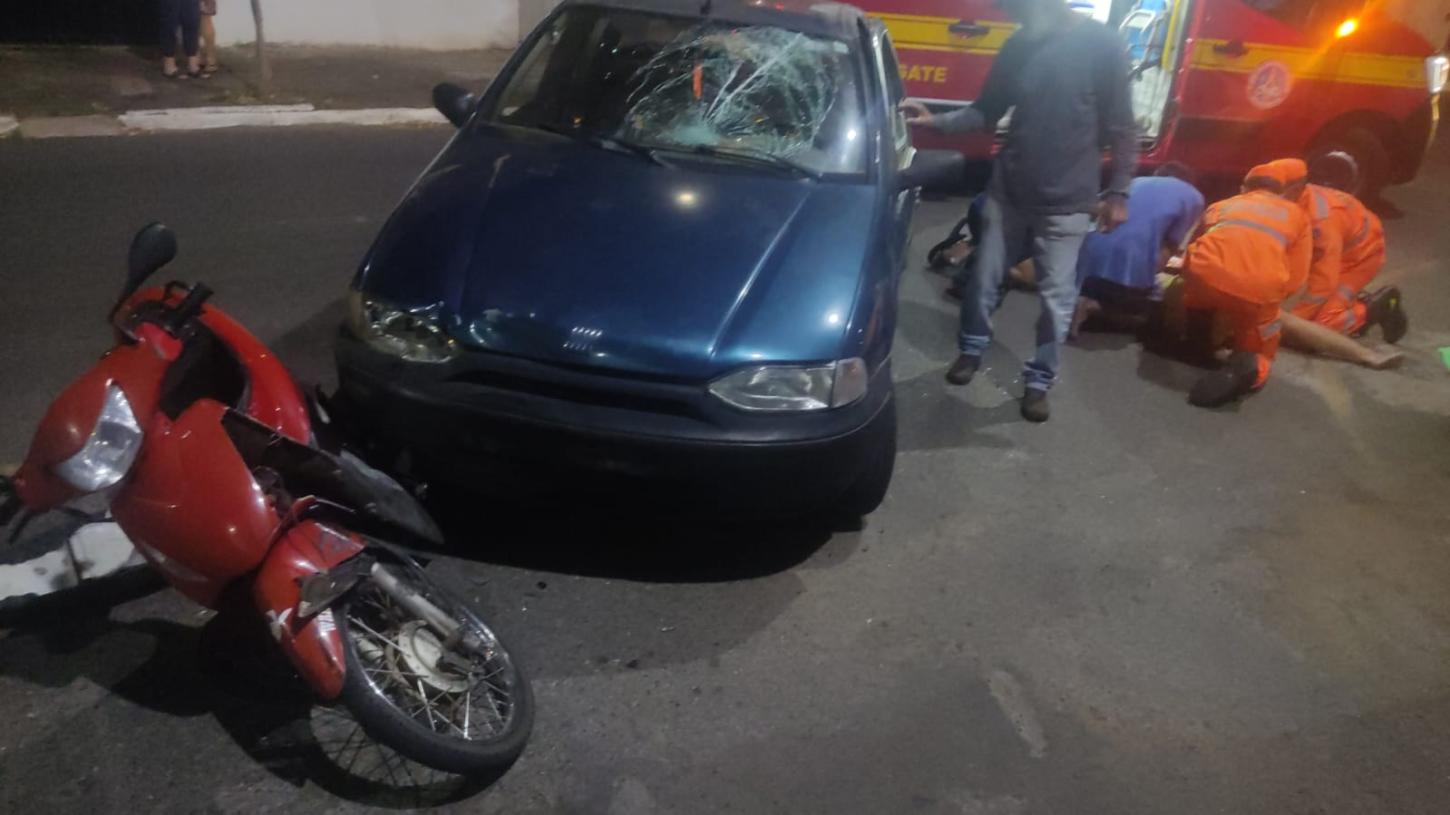 Motociclista fica ferida em acidente com automóvel em Araxá