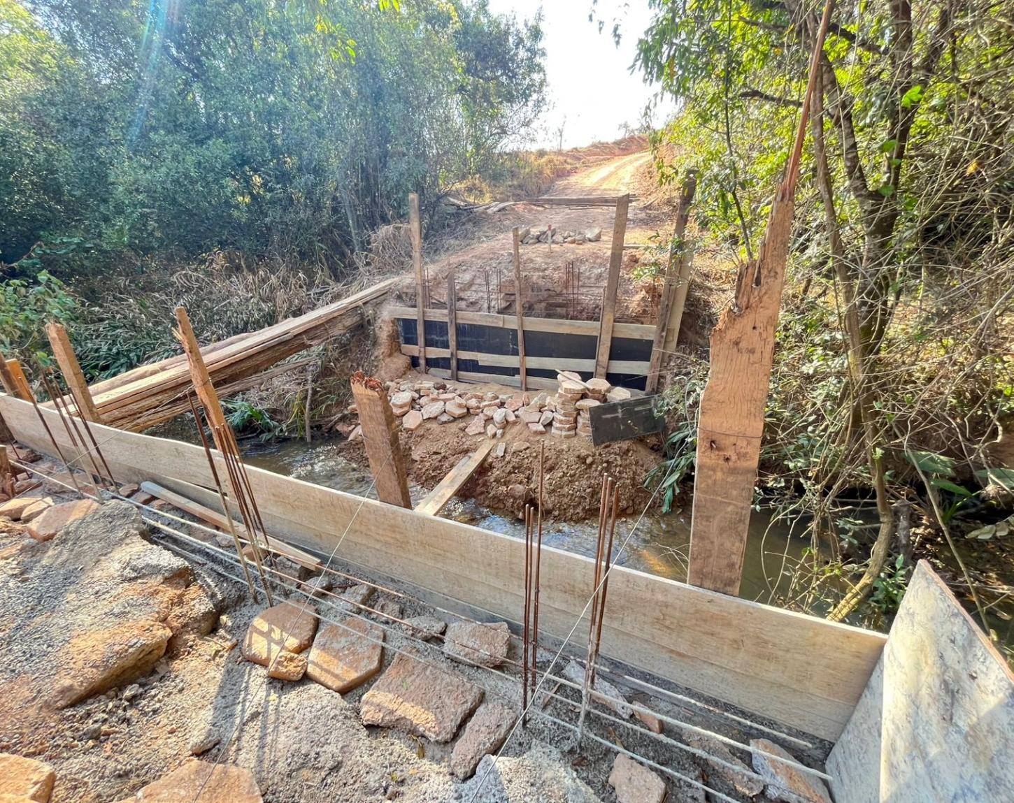 Prefeitura realiza construção de nova ponte na Região do Quebra-Canga