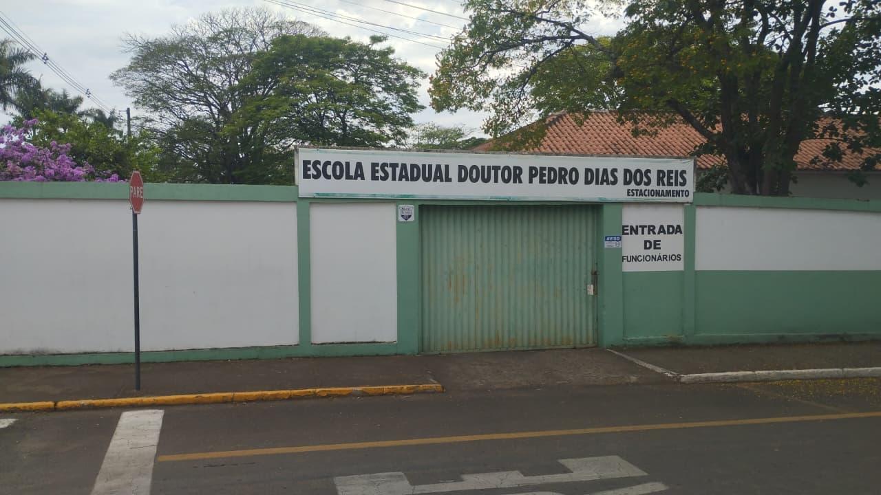 Adolescente é baleado por ex-colega dentro de escola em Ibiá