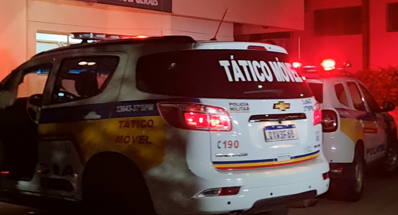 Briga entre irmãos: jovem chega à UPA com faca cravada no rosto 