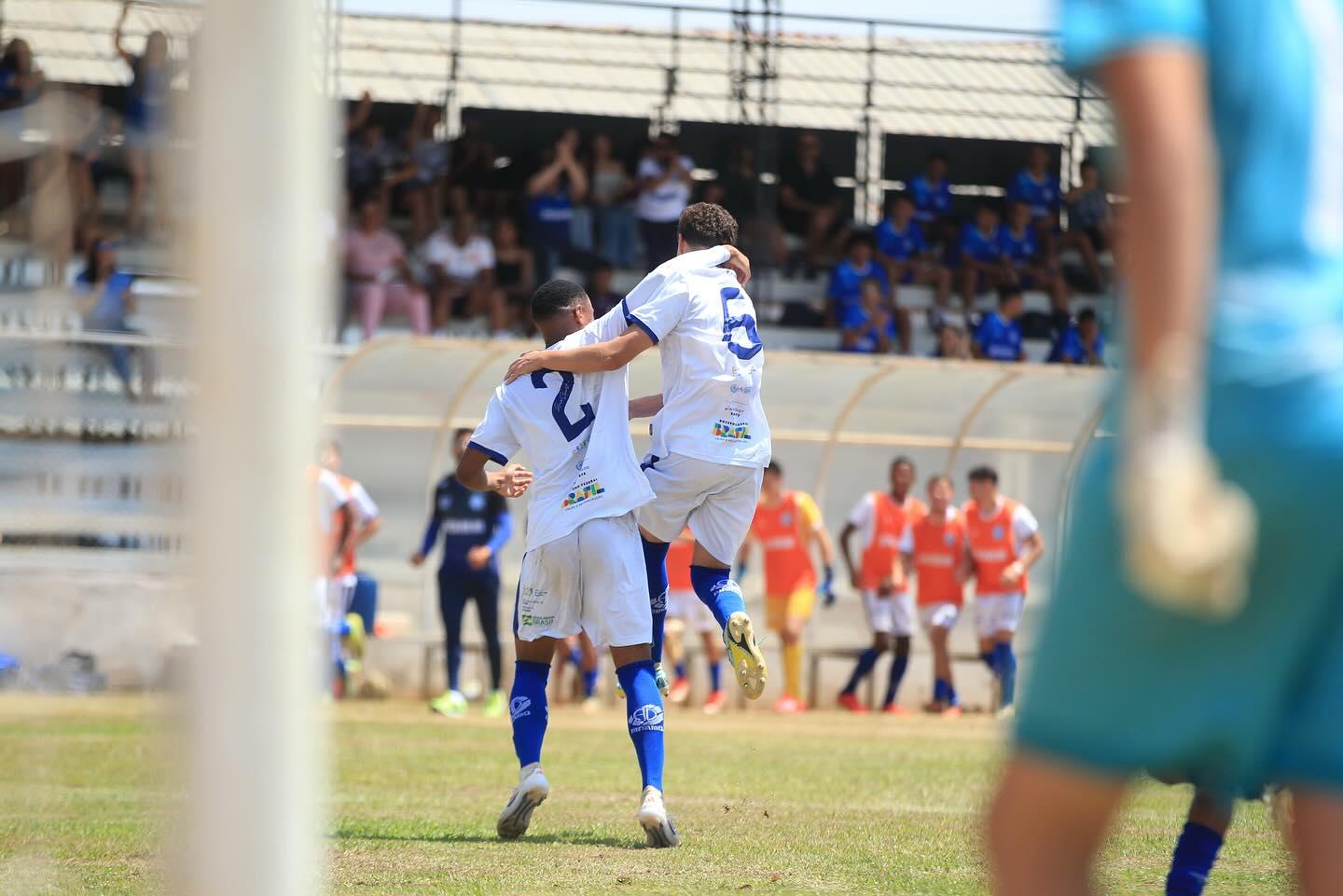 Dínamo conquista classificação com a 3ª melhor campanha entre 22 equipes e avança ao Octogonal Final do Mineiro Sub-15 e Sub-17