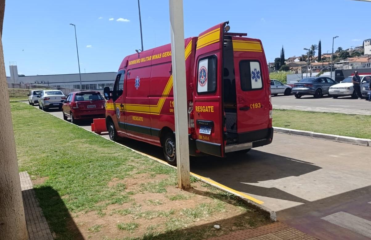 Idoso de 81 anos é atropelado por ônibus em frente à sede do Corpo de Bombeiros 