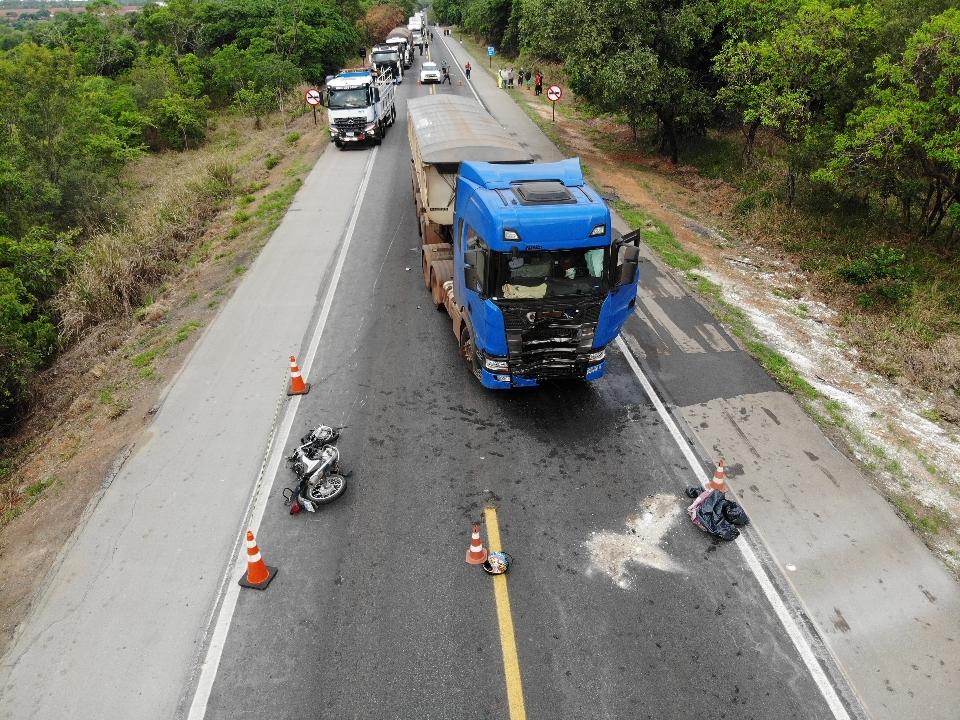 Motociclista morre em colisão frontal na BR-262