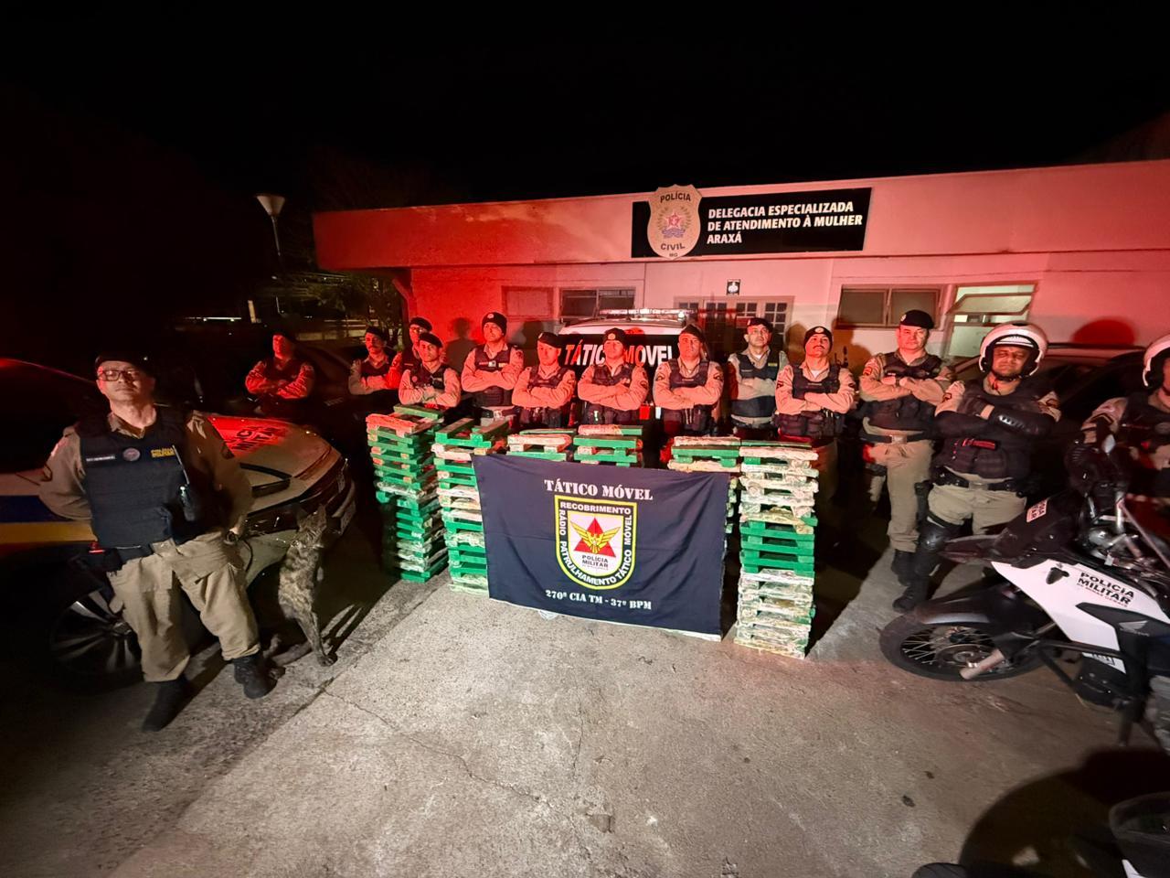 Polícia Militar apreende 400 quilos de maconha em Araxá