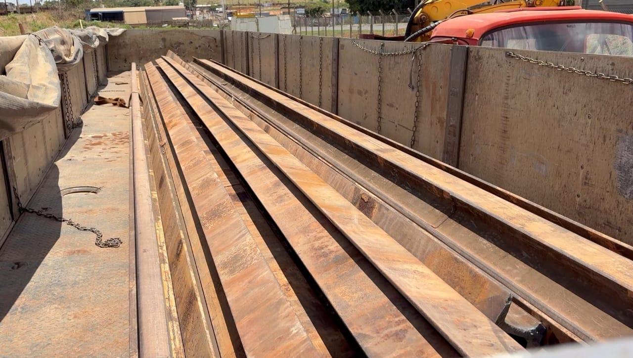 Suspeitos de furtar trilhos de linha férrea são presos em Araxá