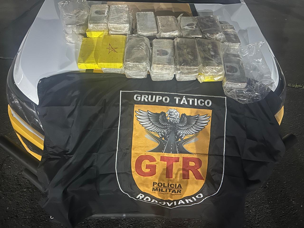 Compartimento oculto surpreende policiais durante abordagem a carro na BR-354