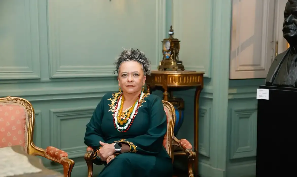 De Ibiá, escritora Ana Maria Gonçalves toma posse na ABL