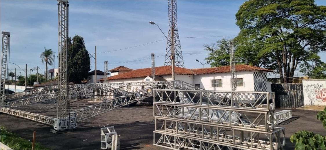 FestNatal Araxá volta ao Estádio Fausto Alvim e já tem estrutura em montagem