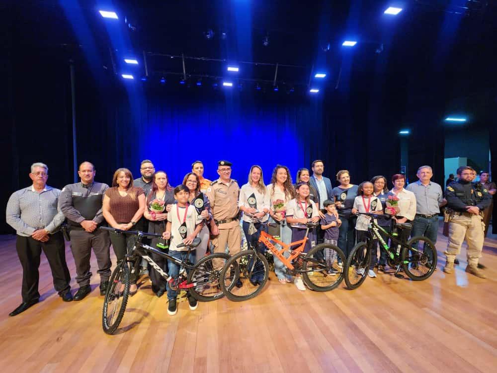 Formatura do Proerd reúne estudantes em solenidade marcada por homenagens
